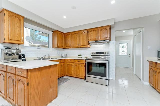 532 Beaver Crt, House detached with 3 bedrooms, 2 bathrooms and 5 parking in Milton ON | Image 2