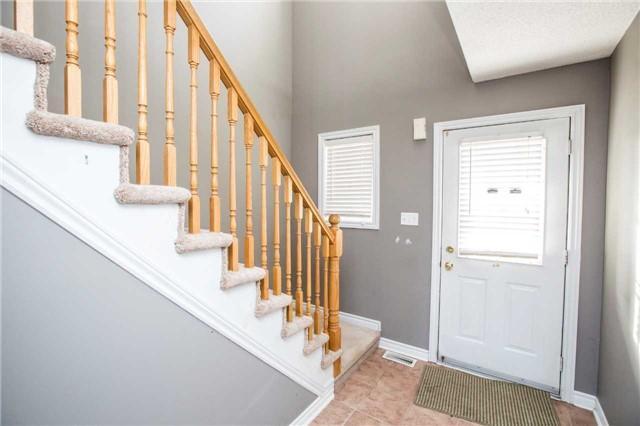 32 Pass Crt, House attached with 2 bedrooms, 2 bathrooms and 2 parking in Barrie ON | Image 7