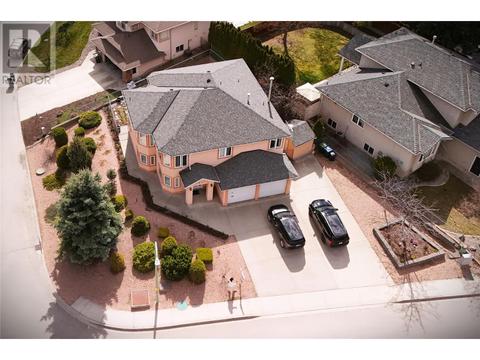 1531 Lawrence Avenue, House detached with 4 bedrooms, 3 bathrooms and 8 parking in Kelowna BC | Card Image