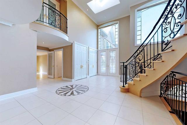 775 Woodland Acres Cres, House detached with 7 bedrooms, 10 bathrooms and 15 parking in Vaughan ON | Image 2