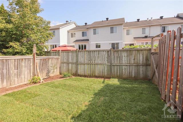 42 Drumso Street, Townhouse with 3 bedrooms, 2 bathrooms and 3 parking in Ottawa ON | Image 29