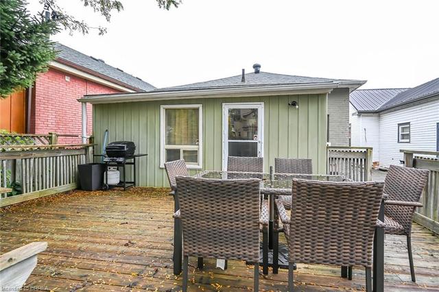 164 Nelson Street, House detached with 3 bedrooms, 1 bathrooms and 1 parking in Brantford ON | Image 3