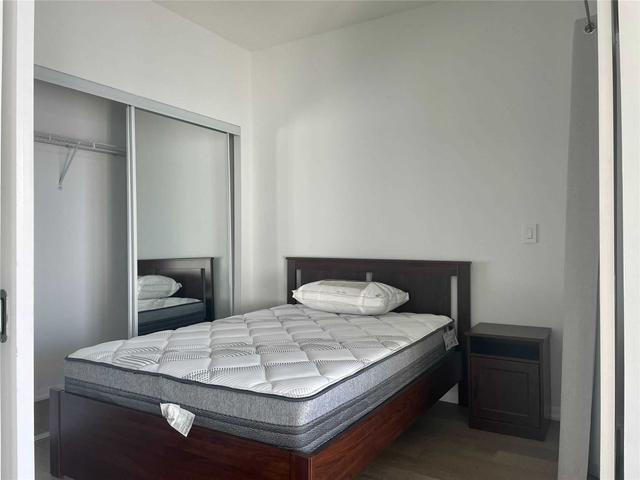 1802 - 832 Bay St, Condo with 2 bedrooms, 2 bathrooms and 1 parking in Toronto ON | Image 5