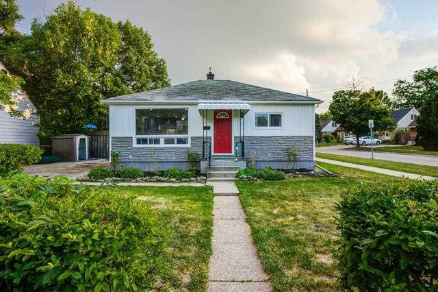 734 Britannia Ave, House detached with 2 bedrooms, 2 bathrooms and 4 parking in Hamilton ON | Image 12