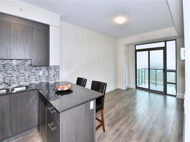 1001 - 45 Yorkland Blvd, Condo with 1 bedrooms, 1 bathrooms and 1 parking in Brampton ON | Image 8