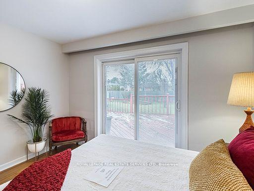 38 Rhinestone Dr, House detached with 3 bedrooms, 1 bathrooms and 5 parking in Toronto ON | Image 6