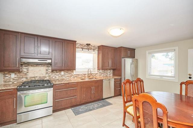 2943 St Paul Avenue, House detached with 4 bedrooms, 2 bathrooms and 7 parking in Niagara Falls ON | Image 4