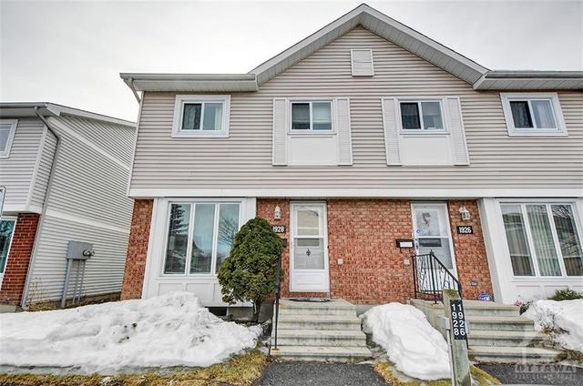 1928 Colorado Lane, Townhouse with 3 bedrooms, 2 bathrooms and 1 parking in Ottawa ON | Image 1
