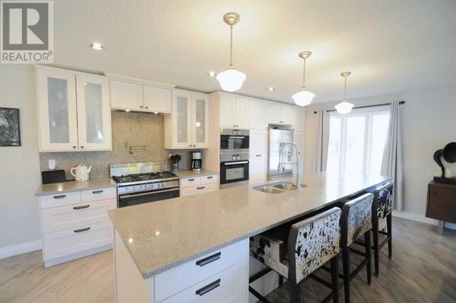 1305 5 Street Ne, House detached with 6 bedrooms, 5 bathrooms and 2 parking in Calgary AB | Image 5