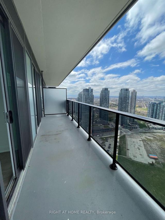 4009 - 70 Annie Craig Dr, Condo with 1 bedrooms, 1 bathrooms and 1 parking in Toronto ON | Image 4