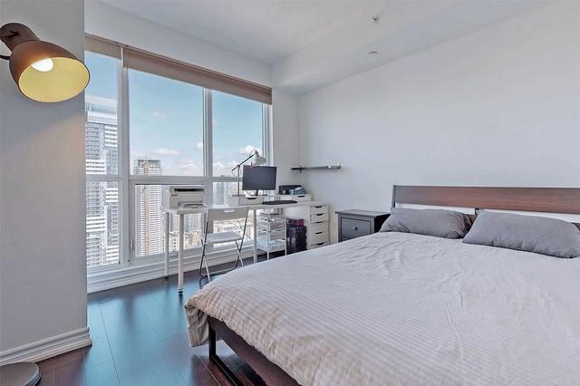 4715 - 386 Yonge St, Condo with 2 bedrooms, 2 bathrooms and 1 parking in Toronto ON | Image 17