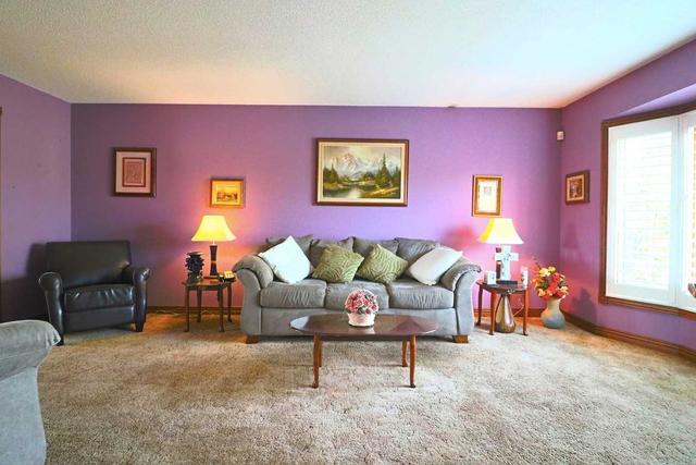 8182 Biggar Rd, Home with 4 bedrooms, 3 bathrooms and 18 parking in Niagara Falls ON | Image 4