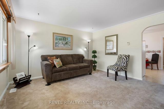 11 Parkwood Dr, House detached with 2 bedrooms, 1 bathrooms and 5 parking in St. Catharines ON | Image 8