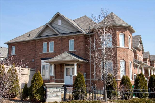 117 Naperton Dr, House attached with 4 bedrooms, 3 bathrooms and 5 parking in Brampton ON | Image 1