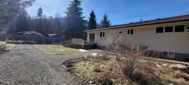 1630 Duthie Street, House detached with 3 bedrooms, 2 bathrooms and 9 parking in Kaslo BC | Image 37