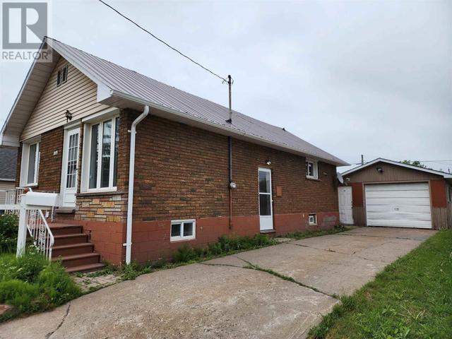 134 Wilding Ave, House detached with 2 bedrooms, 2 bathrooms and null parking in Sault Ste. Marie ON | Image 3