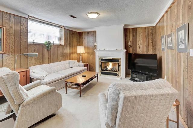 22 Burnhamill Pl, House detached with 3 bedrooms, 2 bathrooms and 6 parking in Toronto ON | Image 7