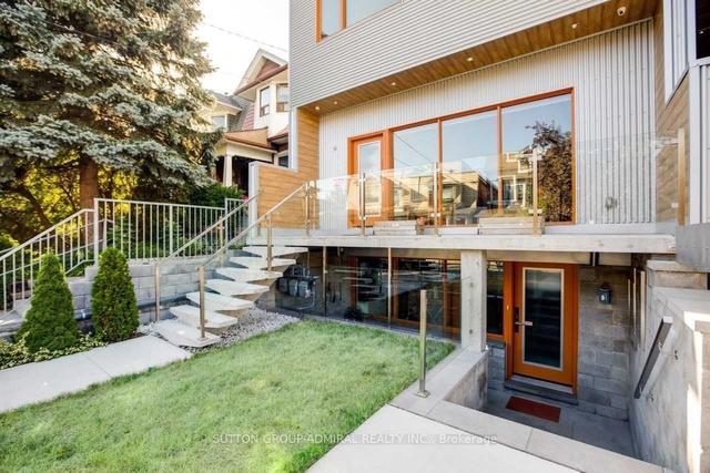 14 Wyndham St, House detached with 7 bedrooms, 5 bathrooms and 2 parking in Toronto ON | Image 1