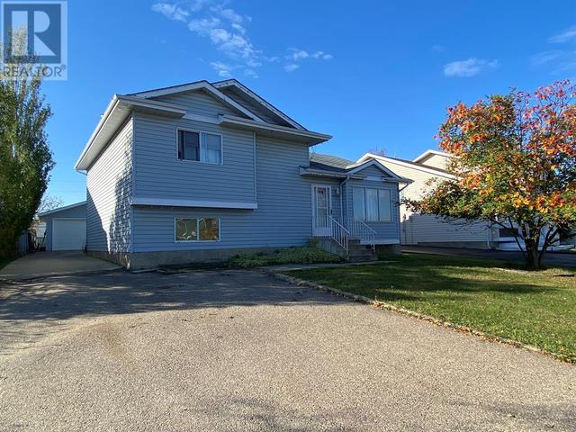 8213 105 Avenue, House detached with 4 bedrooms, 2 bathrooms and 5 parking in Peace River AB | Image 1
