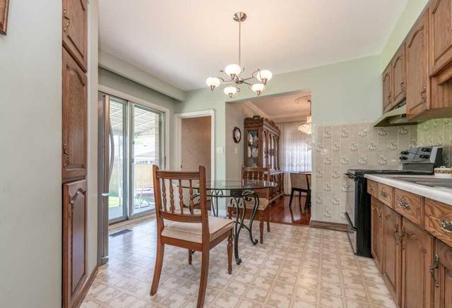 18 Statler Ave, House detached with 2 bedrooms, 2 bathrooms and 6 parking in Toronto ON | Image 4