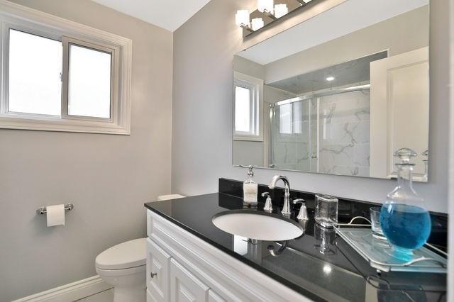 331 Ulric Cres, House detached with 3 bedrooms, 3 bathrooms and 4 parking in Oakville ON | Image 16