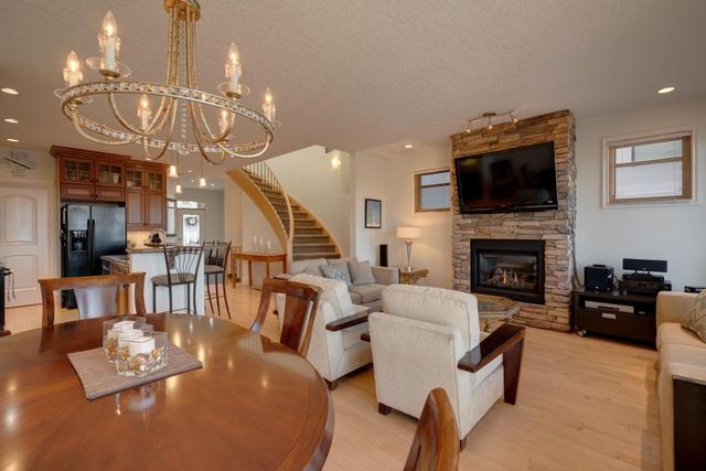 2519 21 Street Sw, Home with 3 bedrooms, 3 bathrooms and 2 parking in Calgary AB | Image 4