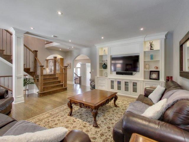 2058 Vickery Dr, House detached with 4 bedrooms, 5 bathrooms and 9 parking in Oakville ON | Image 2