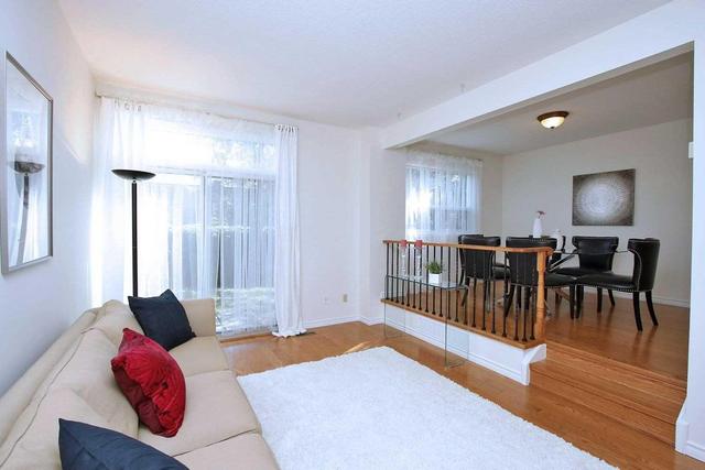 67 Black Hawk Way, Townhouse with 3 bedrooms, 3 bathrooms and 1 parking in Toronto ON | Image 3