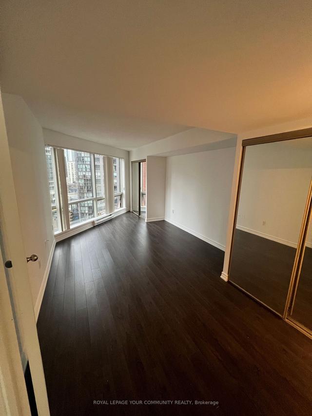 1008 - 1001 Bay St, Condo with 1 bedrooms, 1 bathrooms and 0 parking in Toronto ON | Image 4