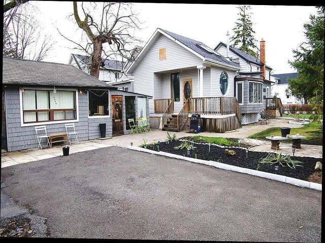 554 Clark Ave, House detached with 3 bedrooms, 3 bathrooms and 3 parking in Burlington ON | Image 2