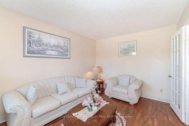 10 Polygon Crt, House detached with 4 bedrooms, 3 bathrooms and 6 parking in Brampton ON | Image 2