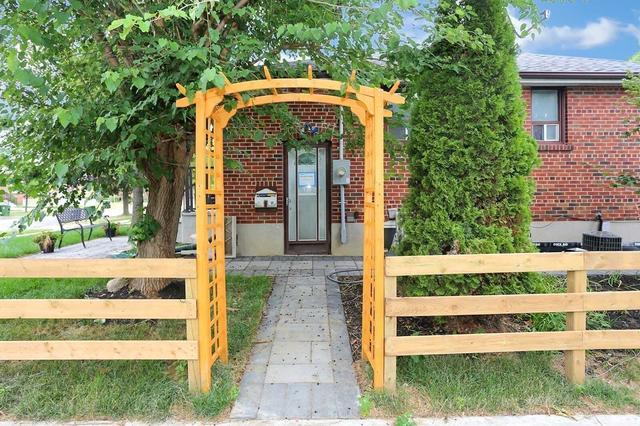 upper - 37 Silvercrest Ave, House detached with 2 bedrooms, 1 bathrooms and 1 parking in Toronto ON | Image 13