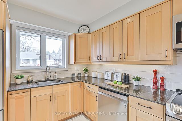 31 Greenwin Village Rd, House detached with 4 bedrooms, 2 bathrooms and 3 parking in Toronto ON | Image 37