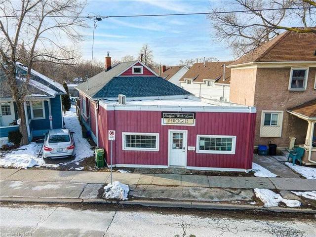 113 Niagara St, House detached with 2 bedrooms, 2 bathrooms and 2 parking in St. Catharines ON | Image 12