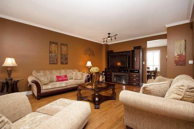 1180 Springbank Dr, House detached with 4 bedrooms, 3 bathrooms and 2 parking in Oshawa ON | Image 4