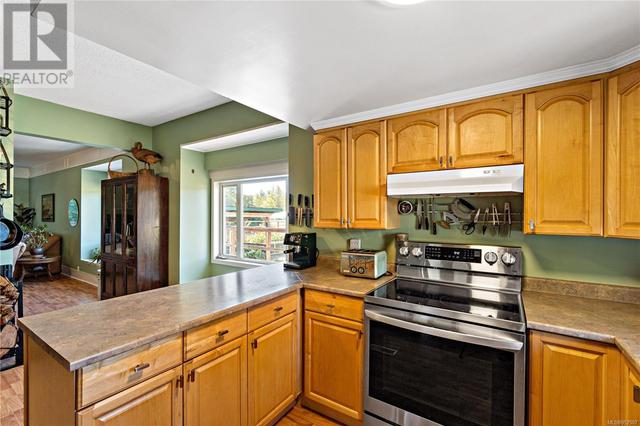 3155 Grant Rd, House detached with 2 bedrooms, 1 bathrooms and 10 parking in Comox Valley A BC | Image 14