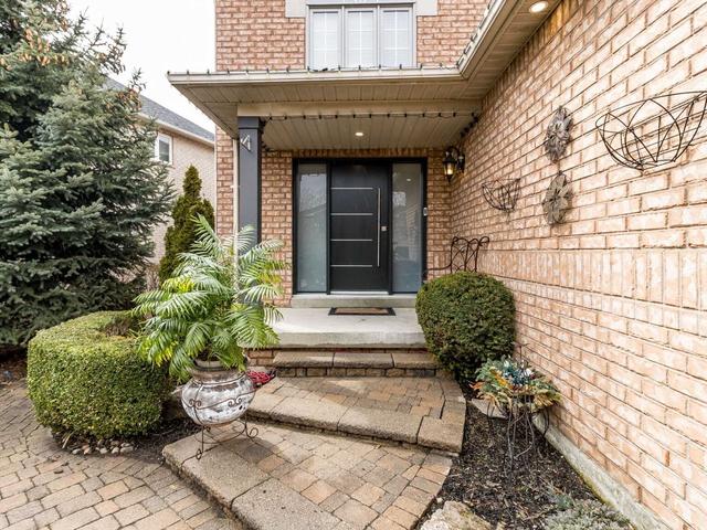 8 Regal Pine Crt, House detached with 4 bedrooms, 4 bathrooms and 6 parking in Vaughan ON | Image 12