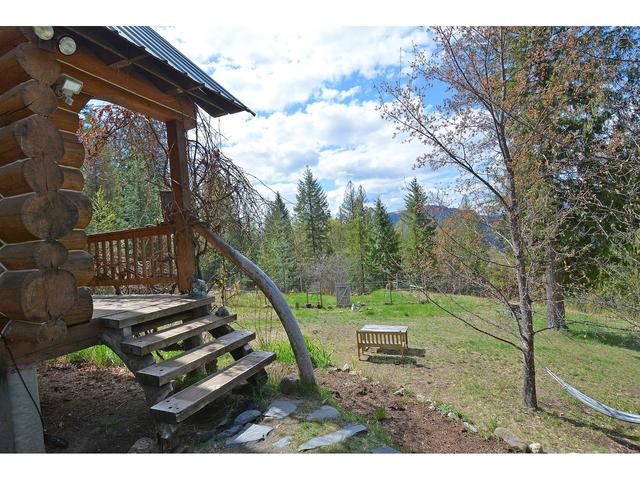 8907 Martens Road, House detached with 3 bedrooms, 2 bathrooms and null parking in Central Kootenay H BC | Image 9