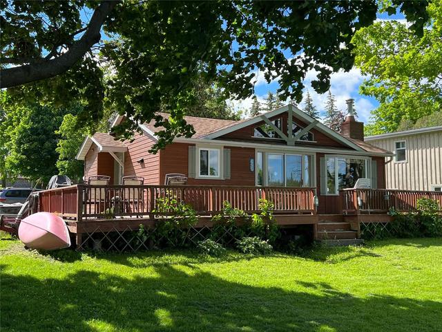 48 Manor Rd N, House detached with 3 bedrooms, 1 bathrooms and 3 parking in Kawartha Lakes ON | Image 1