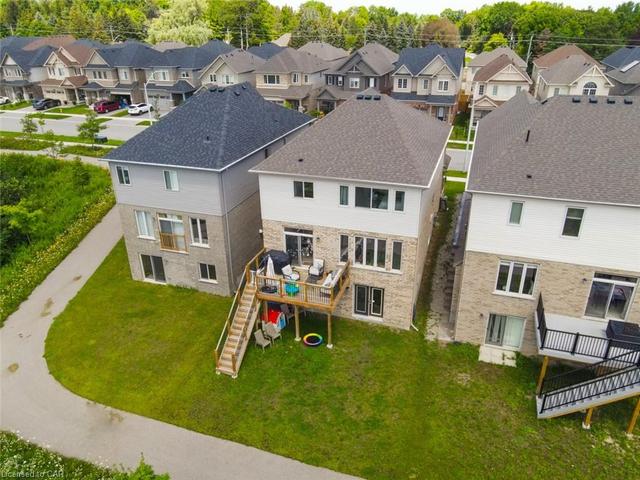 131 Steeplechase Way W, House detached with 4 bedrooms, 2 bathrooms and 4 parking in Waterloo ON | Image 5