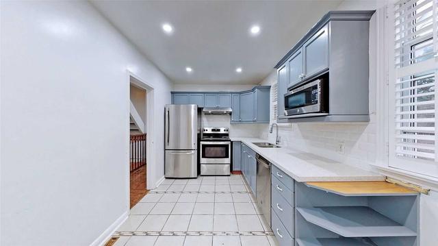 71 Miramar Cres, House detached with 3 bedrooms, 2 bathrooms and 4 parking in Toronto ON | Image 2