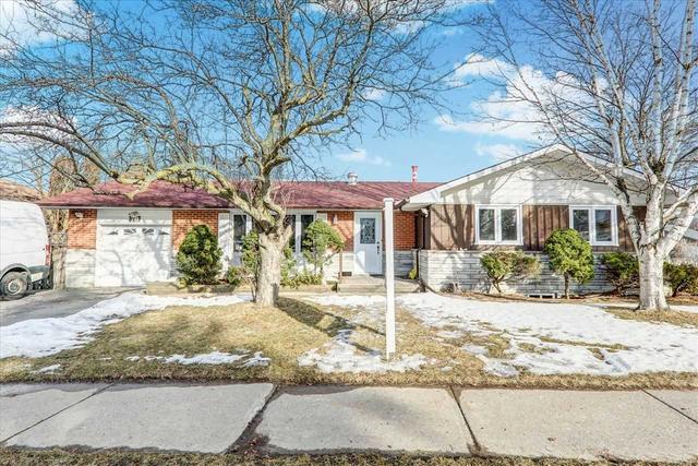 70 Sunderland Cres, House detached with 3 bedrooms, 3 bathrooms and 3 parking in Toronto ON | Image 1