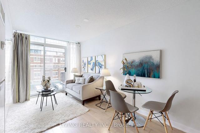605 - 21 Nelson St, Condo with 1 bedrooms, 1 bathrooms and 0 parking in Toronto ON | Image 3