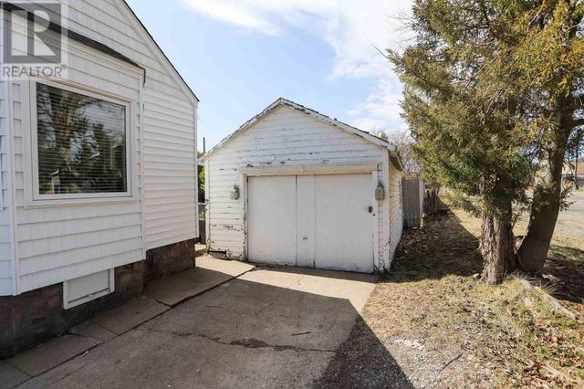 183 Upton Rd, House detached with 2 bedrooms, 1 bathrooms and null parking in Sault Ste. Marie ON | Image 5