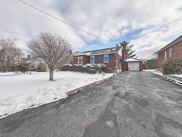 210 Lakeshore Rd, House detached with 3 bedrooms, 2 bathrooms and 4 parking in St. Catharines ON | Card Image