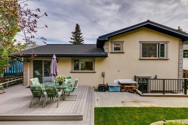 627 Strathcona Drive Sw, House detached with 5 bedrooms, 3 bathrooms and 4 parking in Calgary AB | Image 2