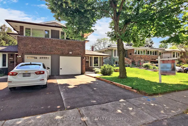 4043 Taffey Cres, House semidetached with 3 bedrooms, 2 bathrooms and 3 parking in Mississauga ON | Image 1