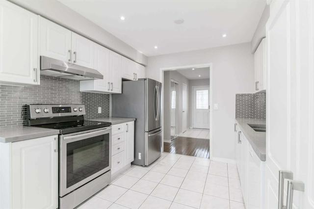 5880 Sidmouth St, House detached with 3 bedrooms, 4 bathrooms and 4 parking in Mississauga ON | Image 7