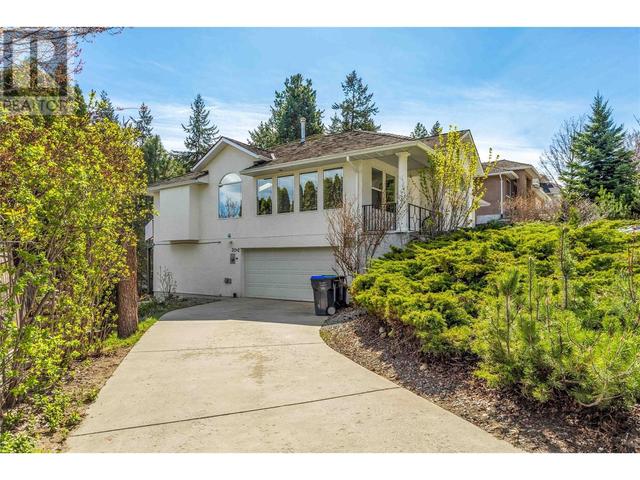 311 Woodpark Crescent, House detached with 5 bedrooms, 3 bathrooms and 6 parking in Kelowna BC | Image 11