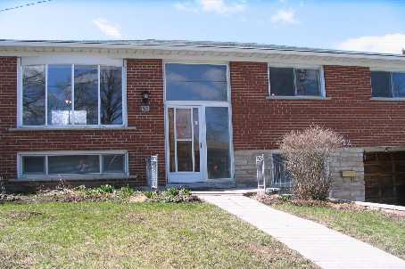 72 Houston Cres, House detached with 3 bedrooms, 2 bathrooms and 2 parking in Toronto ON | Image 2